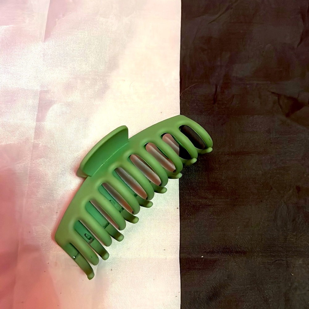 A green hair claw clip